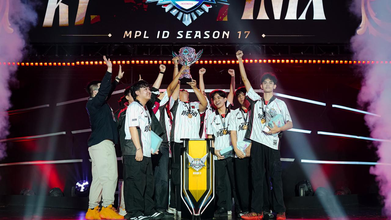 Lever de trophée — MPL Indonesia Season 17