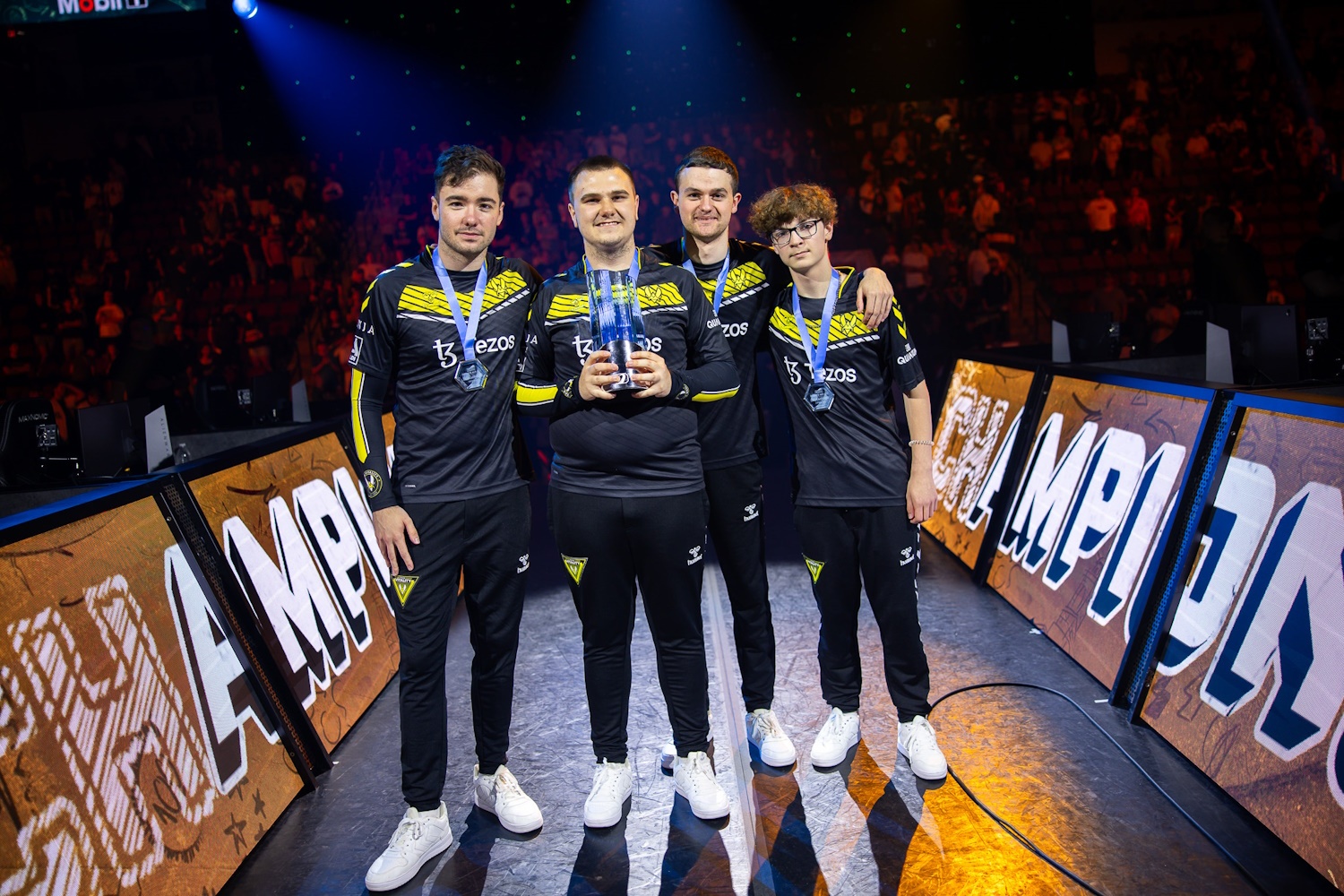 Lever de trophée — RLCS 2022-23 : World Championship